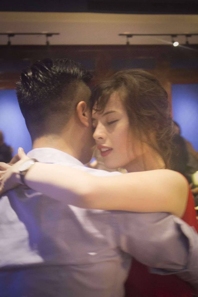 Teaching a tango class